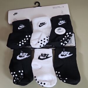 Nike Black & White Ankle Socks with Non-Slip Dots (6 Pack)